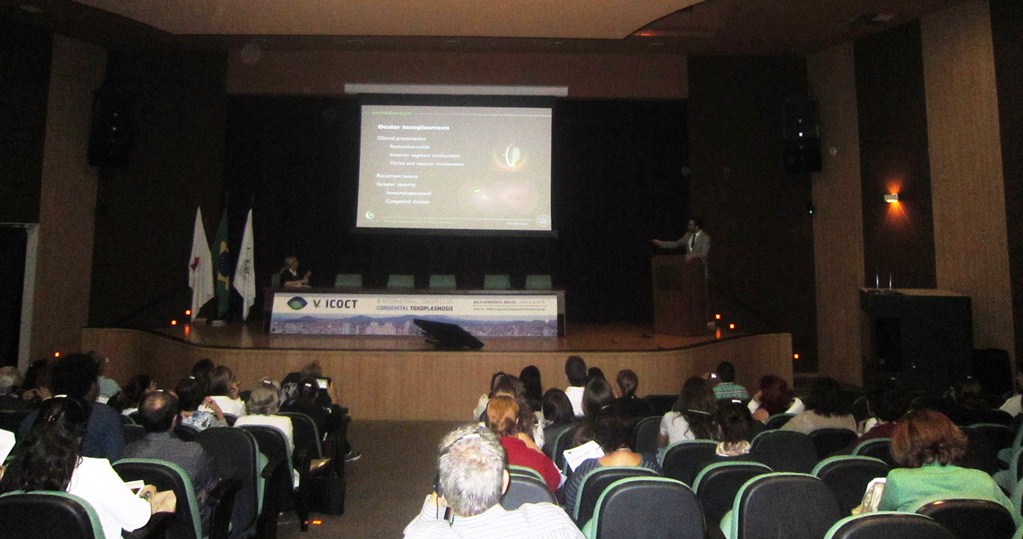 Daniel Vasconcelos apresenta dados do Programa de Toxoplasmose em Minas Gerais. Foto: Rafaella Arruda. 