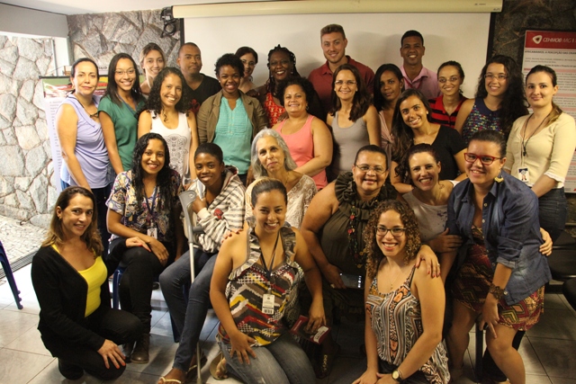 Participantes de roda de discussões sobre autoconhecimento e empoderamento sobre o Racismo Institucional. Foto: Carol Morena.