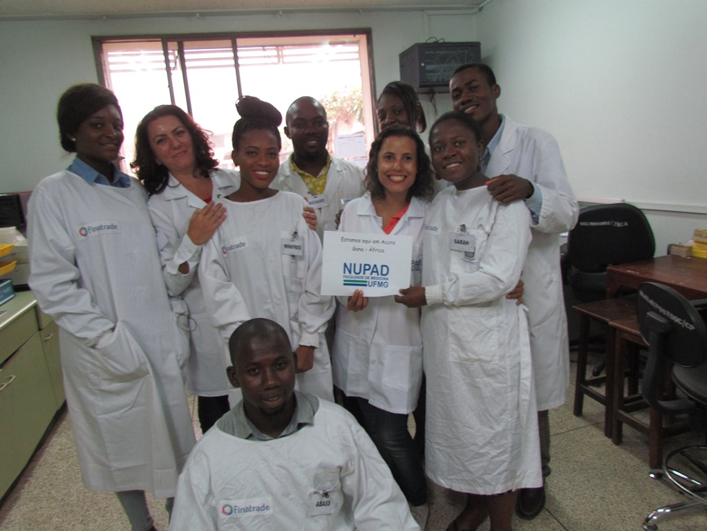 As técnicas do Nupad, Patrícia e Mariana, com equipe ganesa. Acervo Nupad. 