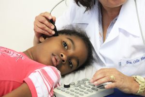 Naiara passa pelo exame do doppler transcraniano na Fundação Hemominas. Crédito: Bruna Carvalho