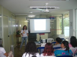 Estagiária do Aninha e acadêmica de Serviço Social, Paula Santos. (Acervo Cehmob)