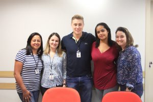 Membros da CIPA designados para gestão 2014/2015 da esq. para dir.: Jane Silva, Érica Marinho, Bernardo Romanelli, Jacqueline Gonçalves (coordenação) e Thaís Lisboa. (Crédito: Bruna Carvalho)