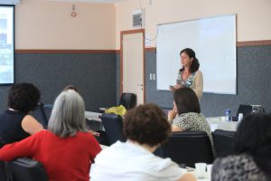 Ceila Maria, da SMSA-BH, durante oficina. (Foto: Bruna Carvalho)
