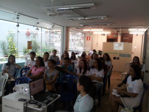 Acadêmicos apresentam trabalhos de conclusão de estágio no Projeto Aninha. (Acervo Cehmob)