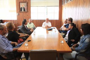 Reunião na diretoria da Faculdade de Medicina da UFMG. (Créditos: Bruna Carvalho)