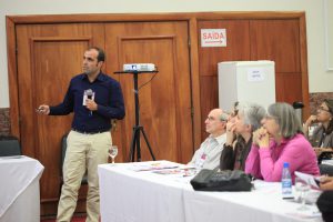 Hugo Rocha aborda as doenças metabólicas hereditárias. Foto: Bruna Carvalho.