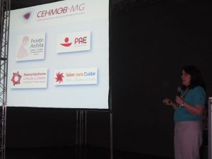 Ana Paula Pinheiro apresenta os projetos do Cehmob-MG. (Acervo Cehmob)