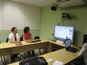 As médicas Gláucia Andrade (Nupad) e Márcia Parizzi (SMSA) durante webconferência. Acervo Nupad.
