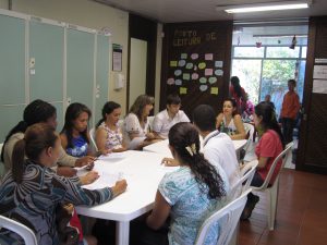 Roda de conversa sobre os cuidados na fenilcetonúria. Acervo Nupad.