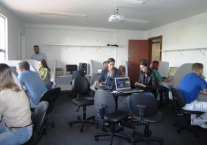 Aulas ocorrem no 10º andar do edifício Medmax. Foto: Rafaella Arruda.