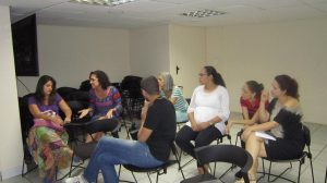Bate-papo após exibição dos vídeos no Dia do Psicólogo. Foto: Rafaella Arruda.