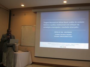 O diretor do Nupad, José Nelio, durante defesa de tese na Faculdade de Medicina da UFMG. Foto: Rafaella Arruda.