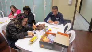 Pais criam galinha d’angola de biscuit. Foto: Rafaella Arruda.