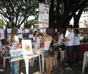 Stand do PAE durante Mostra de Projetos de Extensão. Foto: Rafaella Arruda.
