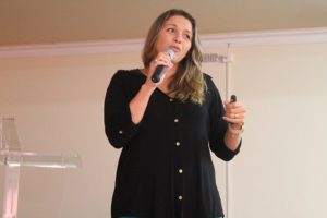 Cláudia falou de afetividade e sexualidade durante Encontro em Goiás. Crédito: APAE Anápolis.
