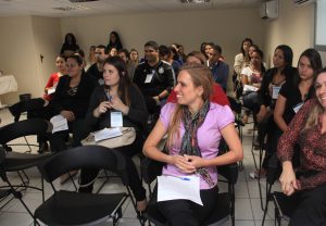 Colaboradores assistem às apresentações. Foto: Bruna Carvalho.