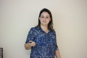 A coordenadora Thaís Lisboa fala sobre as normas gerais do Nupad. Foto: Bruna Carvalho.
