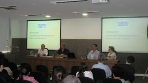 Mesa de encerramento: Victor Hugo de Melo (UFMG), José Nelio (UFMG), Agostinho Gouvêa (PBH) e Ana Cardoso (SES-MG). Foto: Rafaella Arruda.