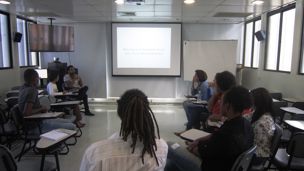 Roda de conversa debate o racismo no Brasil. Foto: Rafaella Arruda. 