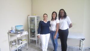 Alba Valéria e as profissionais do SAE em Três Corações, Anne e Cilene. Foto: Rafaella Arruda.